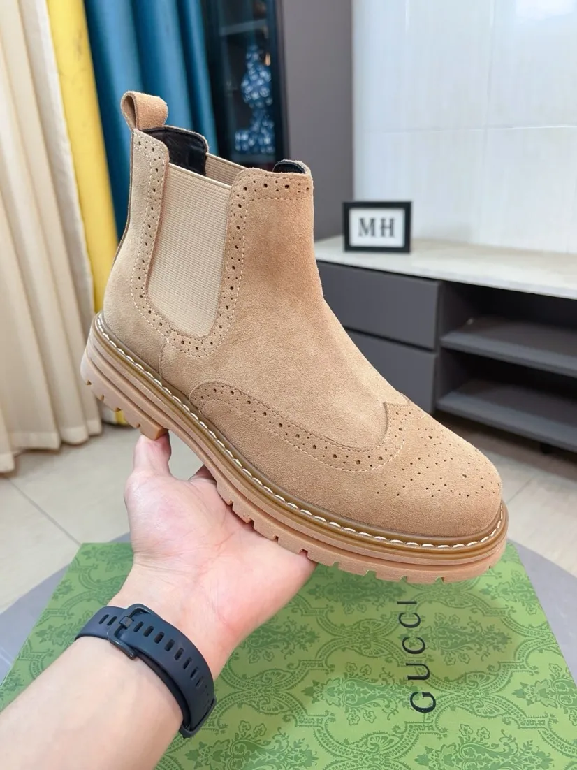 Men's shoes 💰540🌸🌸 (GUCCI) [cow lining plus velvet optional] [can be made without standard] New product Martin boots imported from Canada with full top layer high mercerized frosted fabric, punched using 3D digital technology, high-end and classy, ​​versatile to wear, full of three-dimensionality, close pictures will make you obsessed with the leather. You can't extricate yourself ~ the best on the market.          Fabric: Cowhide/Embossed Lining: Cowhide.          Please make a note when placing an order, sizes: 38-44 (37, 45, 46 can be customized and cannot be returned or exchanged) 5 colors available; black, gray, khaki, coffee, and earthy yellow
